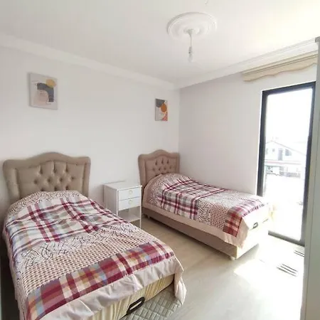 Three-room Apartment, 50 Meters From The Beach Apartamento