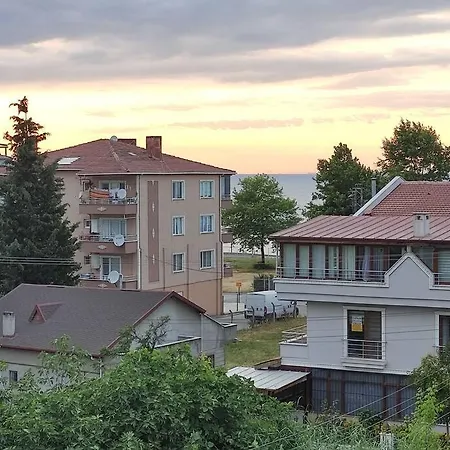 Three-room Apartment, 50 Meters From The Beach Apartamento *